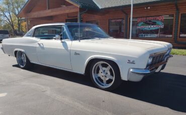 Chevrolet-Caprice-1966-2-Door-Coupe-23