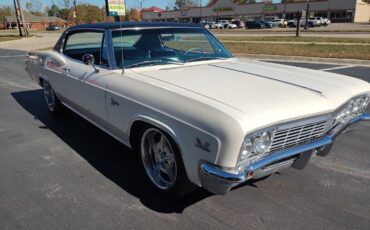 Chevrolet-Caprice-1966-2-Door-Coupe-26