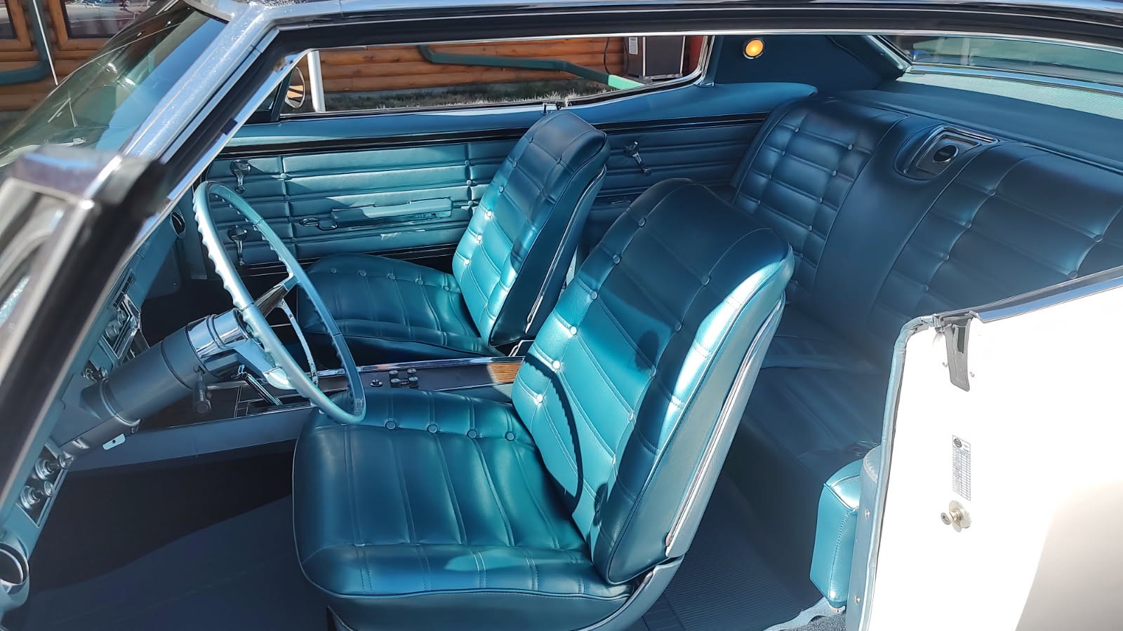 Chevrolet-Caprice-1966-2-Door-Coupe-37