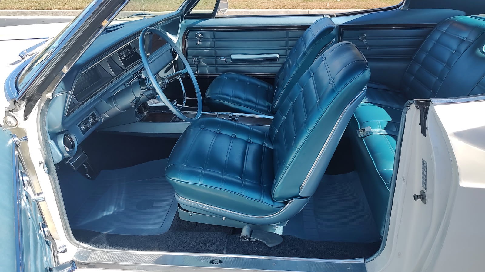 Chevrolet-Caprice-1966-2-Door-Coupe-38