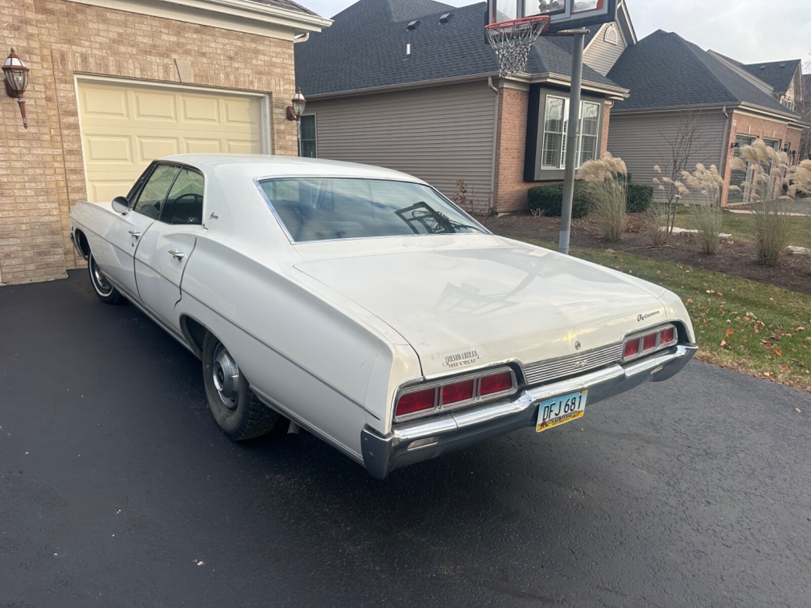 Chevrolet-Caprice-1967-Sedan-10