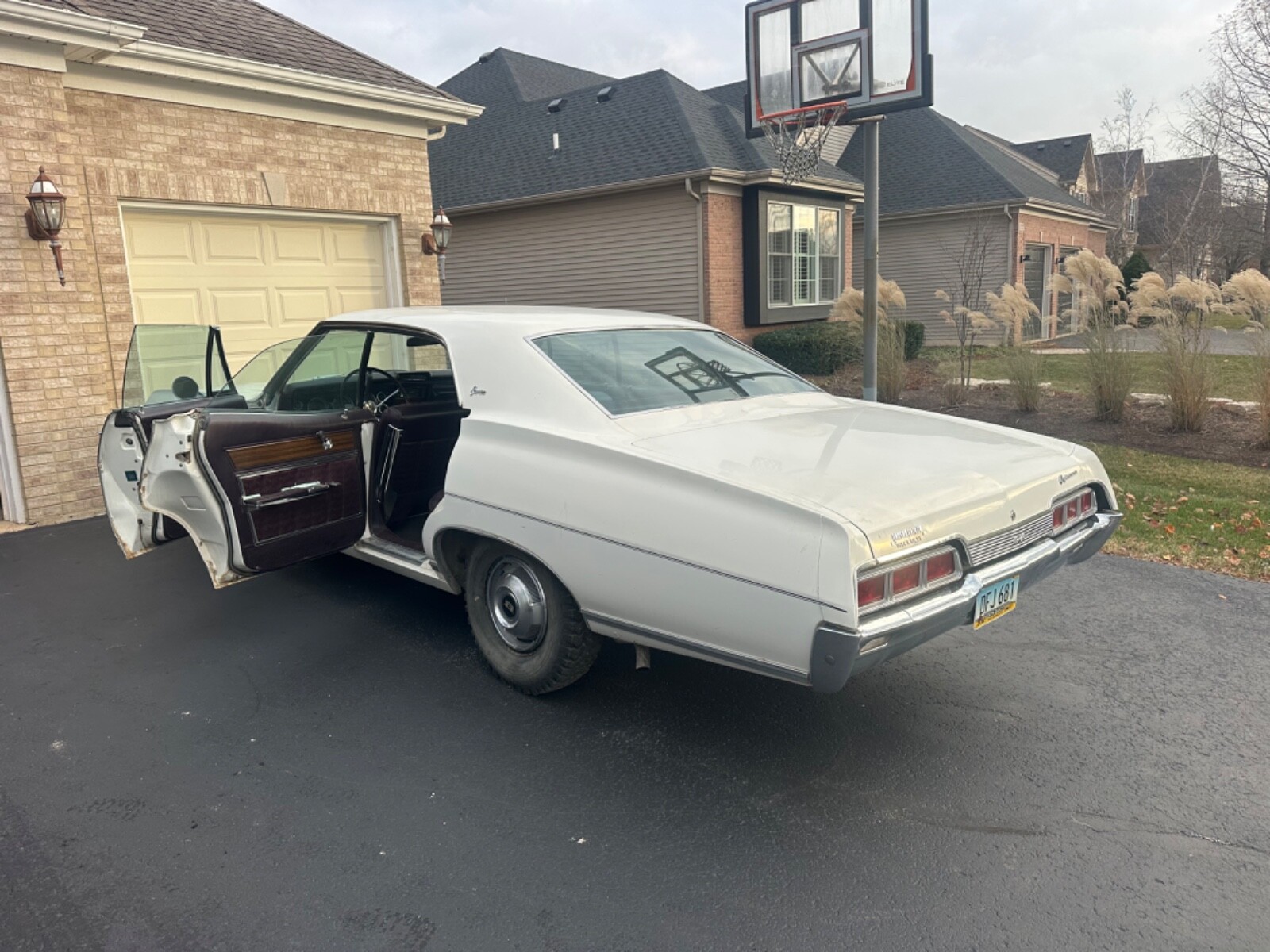 Chevrolet-Caprice-1967-Sedan-16