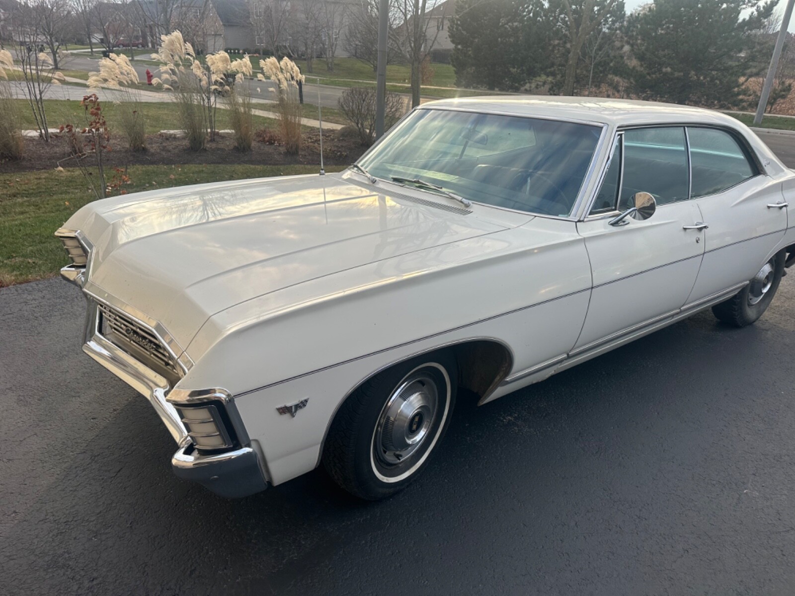 Chevrolet-Caprice-1967-Sedan-4