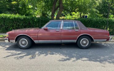 Chevrolet-Caprice-1990-Sedan-1