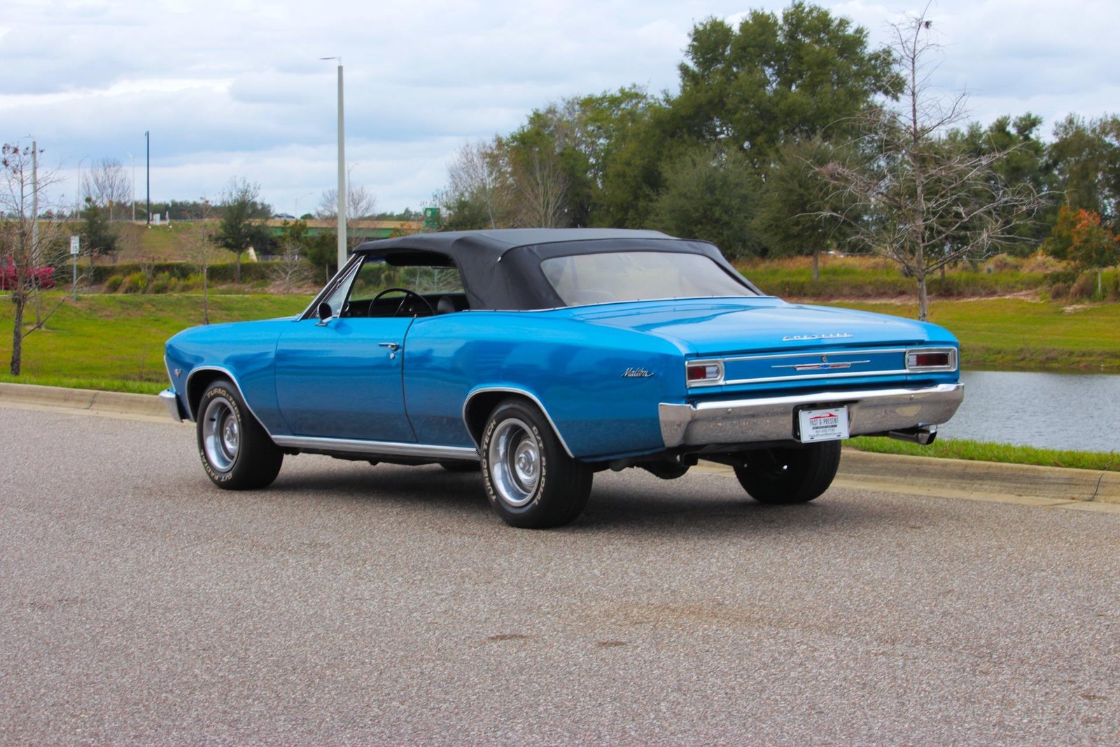 Chevrolet-Chevelle-1966-2-Door-10