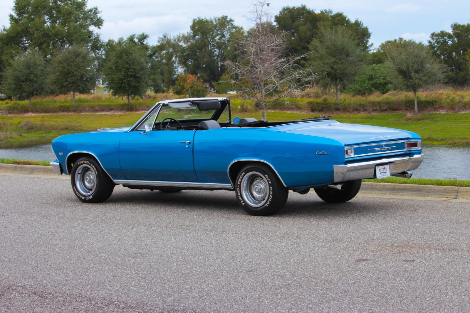 Chevrolet-Chevelle-1966-2-Door-17
