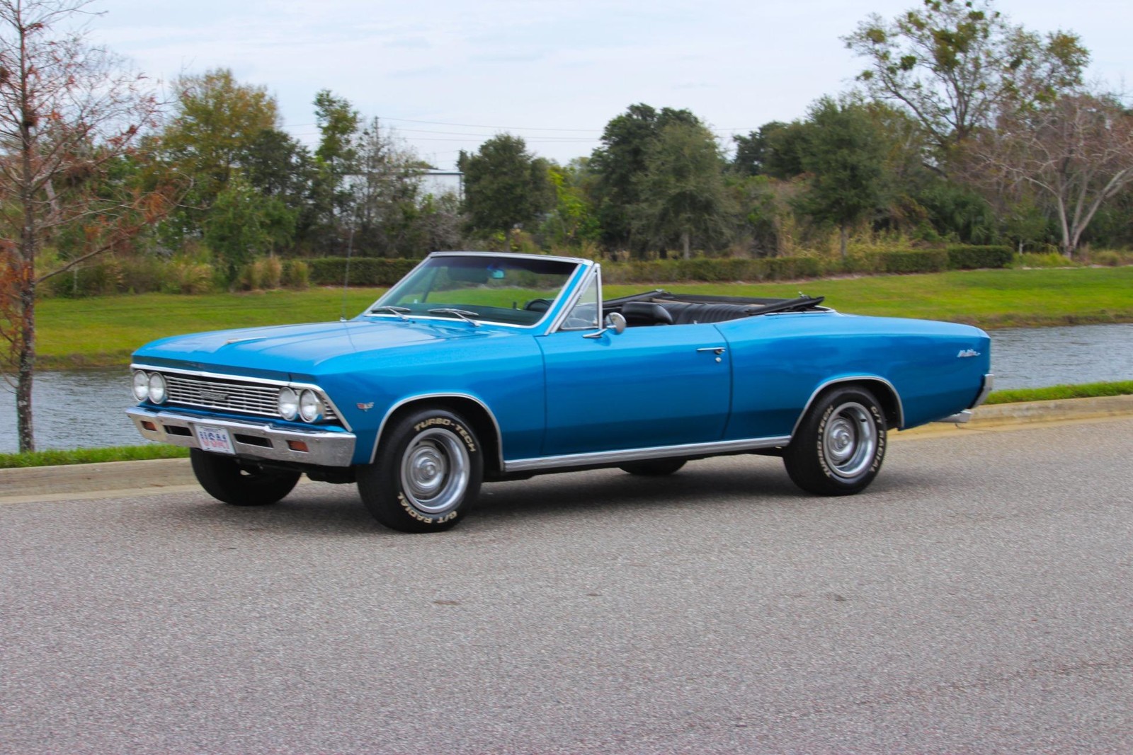 Chevrolet-Chevelle-1966-2-Door-21