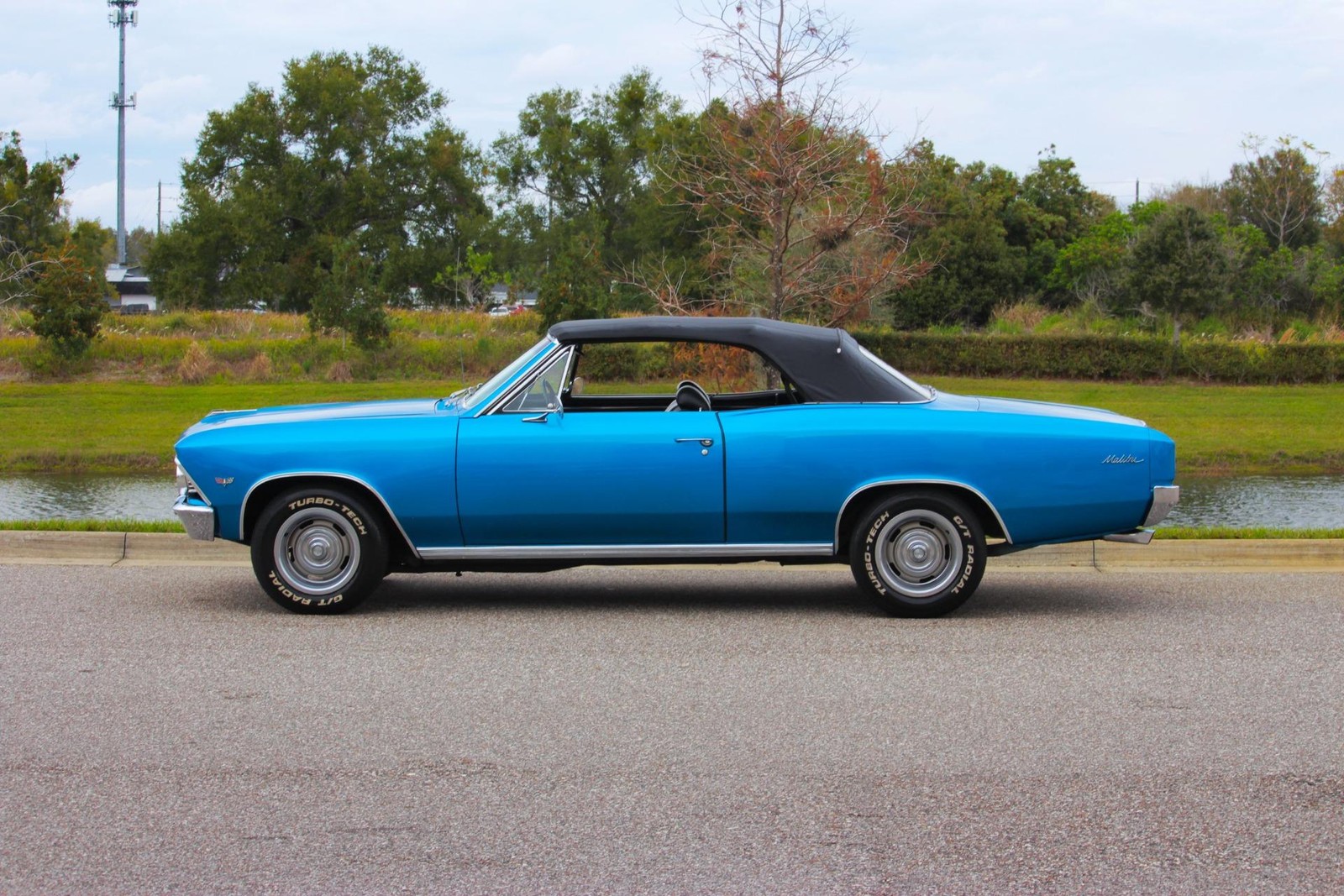 Chevrolet-Chevelle-1966-2-Door-34