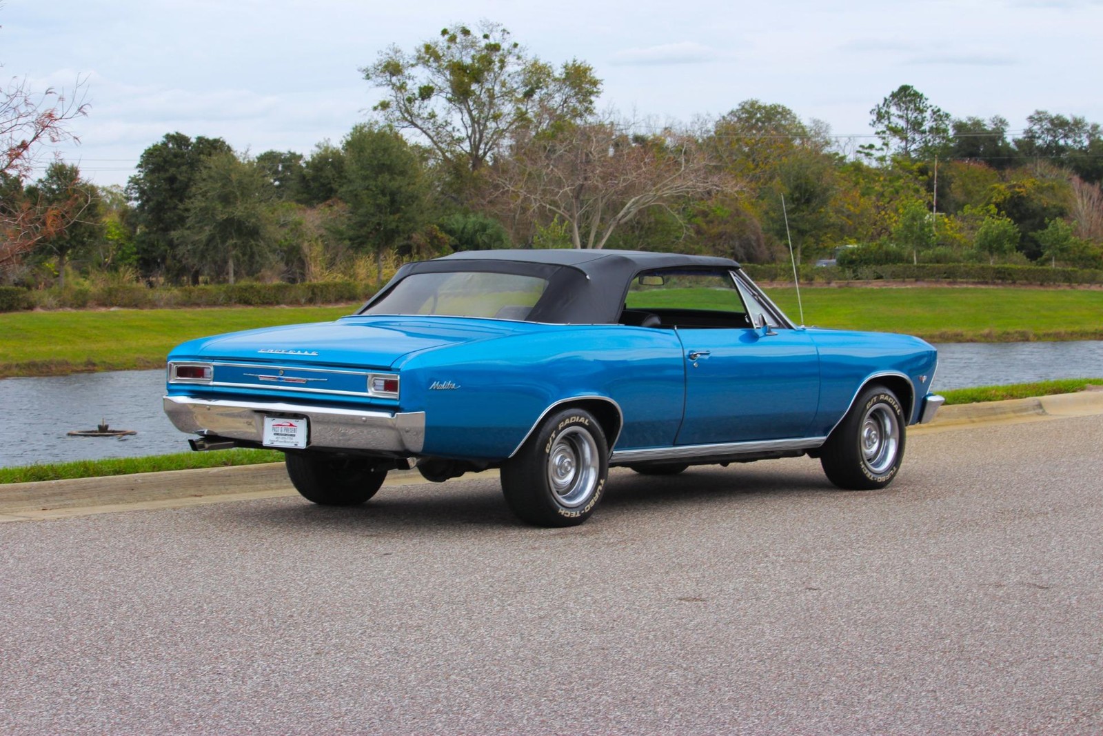 Chevrolet-Chevelle-1966-2-Door-38