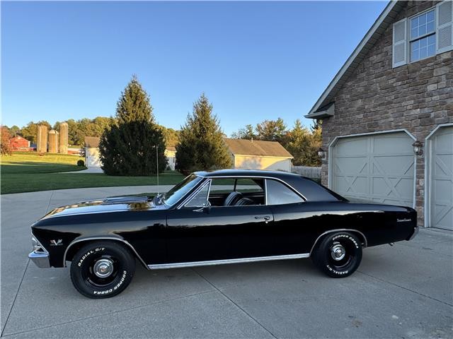 Chevrolet-Chevelle-1966-2-Door-Coupe-13
