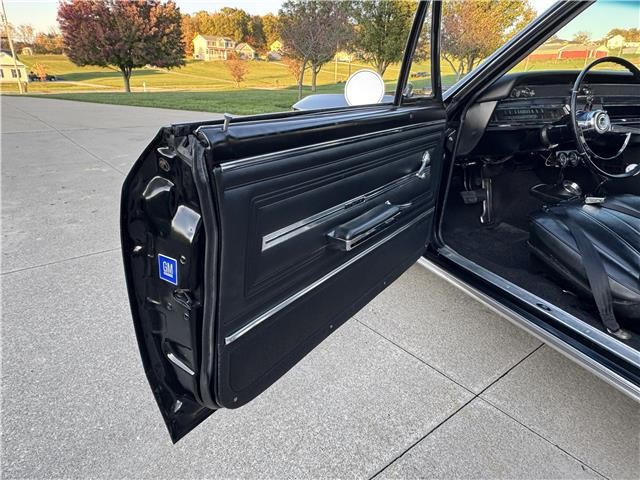 Chevrolet-Chevelle-1966-2-Door-Coupe-23