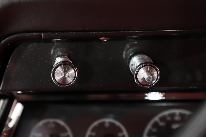 Chevrolet-Chevelle-1966-Charcoal-Metallic-Red-25