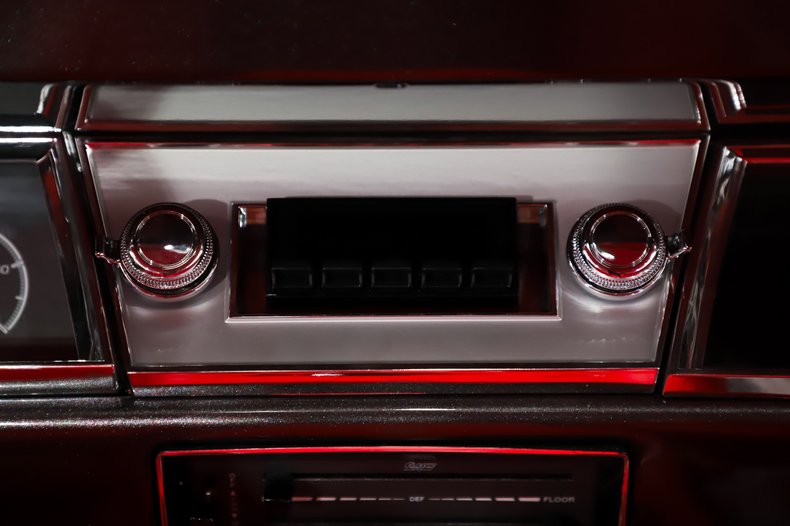 Chevrolet-Chevelle-1966-Charcoal-Metallic-Red-28