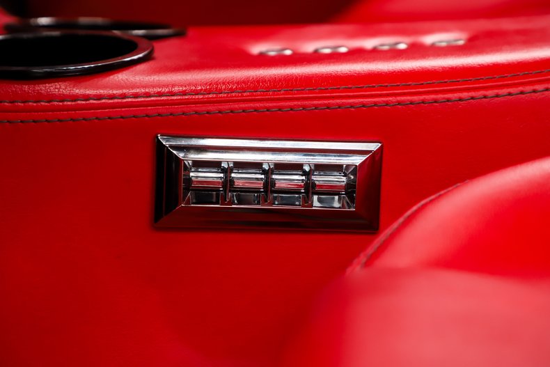 Chevrolet-Chevelle-1966-Charcoal-Metallic-Red-32