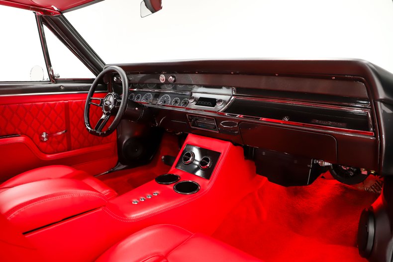 Chevrolet-Chevelle-1966-Charcoal-Metallic-Red-4