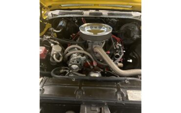 Chevrolet-Chevelle-1972-Corvette-Yellow-Black-10