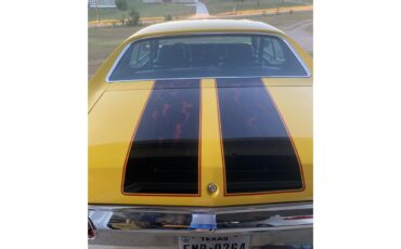 Chevrolet-Chevelle-1972-Corvette-Yellow-Black-2