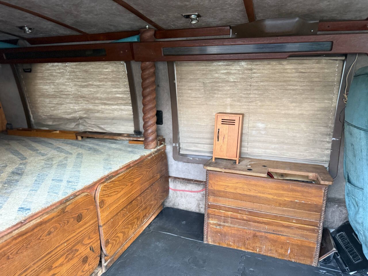 Chevrolet-Chevy-Van-1992-Full-Size-28