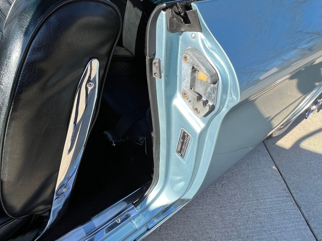 Chevrolet-Corvair-1964-Convertible-35