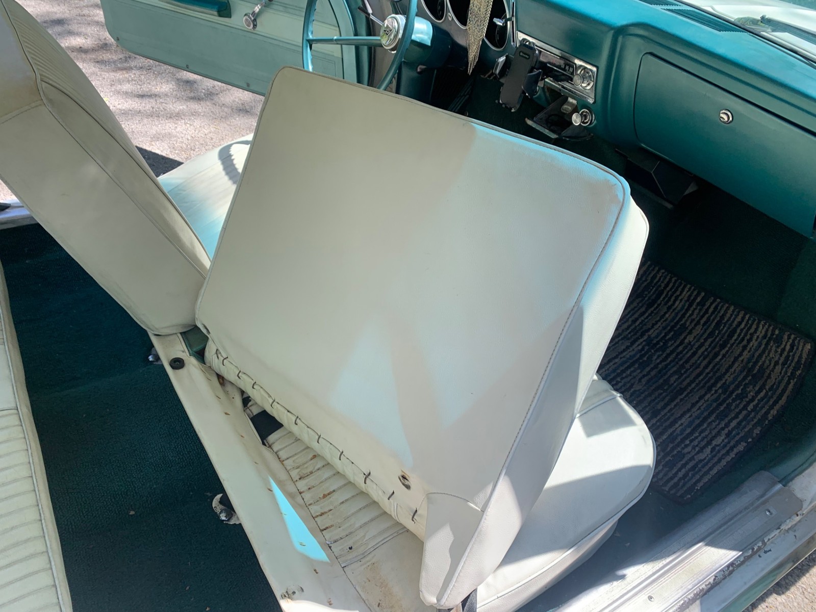 Chevrolet-Corvair-1965-2-Door-22