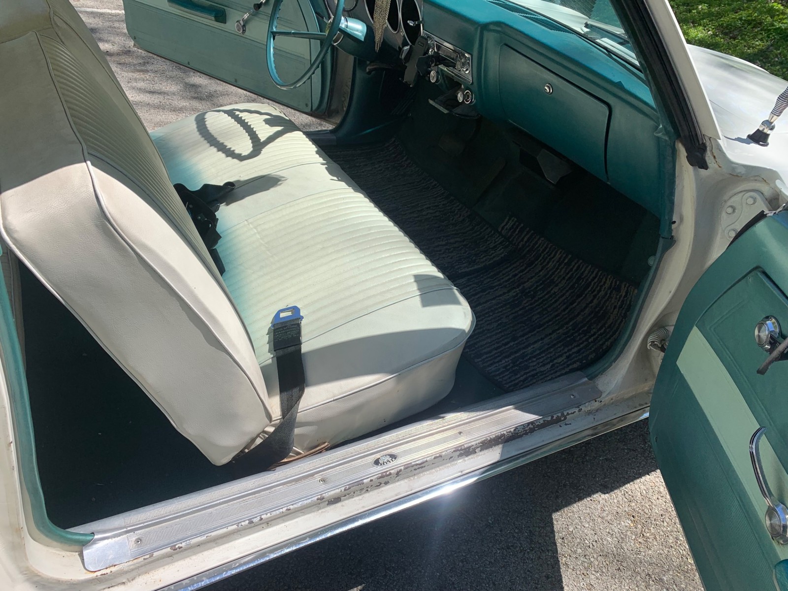 Chevrolet-Corvair-1965-2-Door-23