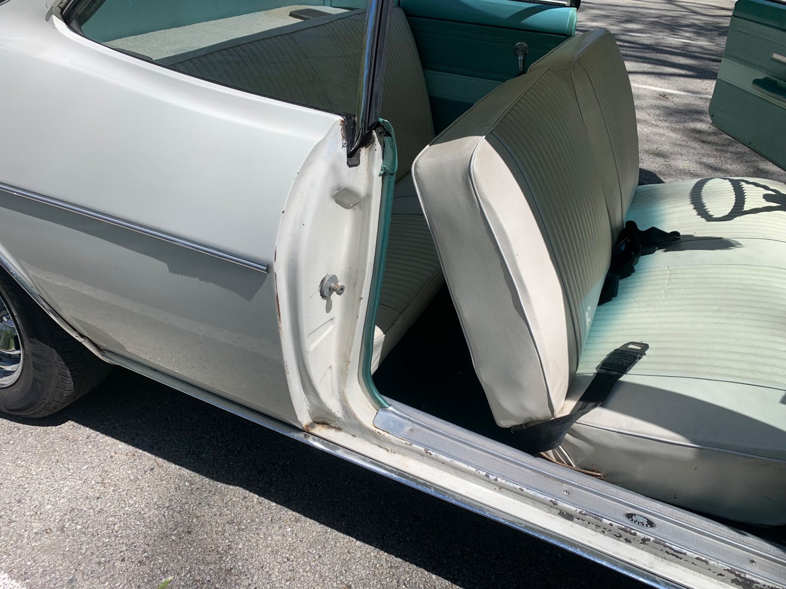 Chevrolet-Corvair-1965-2-Door-26