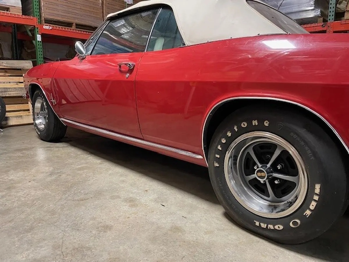 Chevrolet-Corvair-1966-Red-White-1