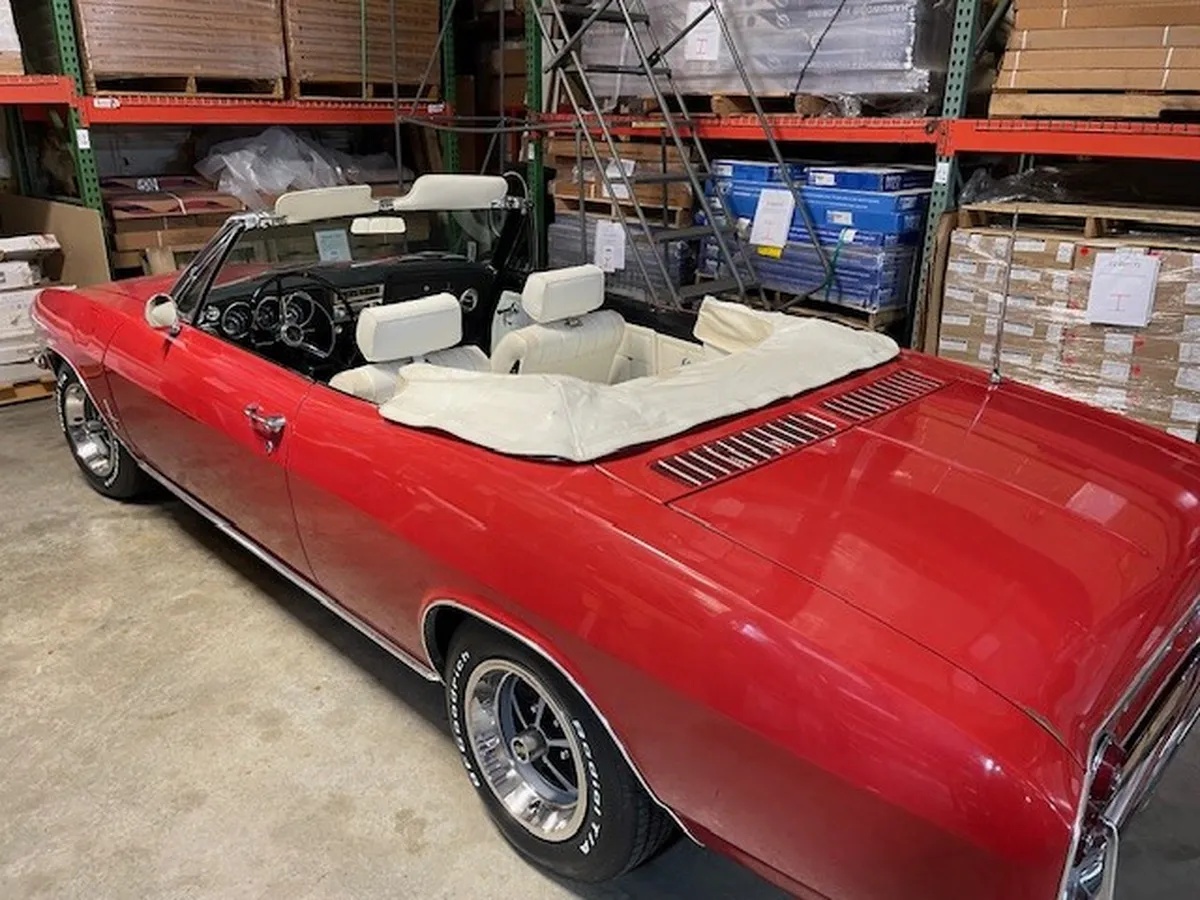 Chevrolet-Corvair-1966-Red-White-4