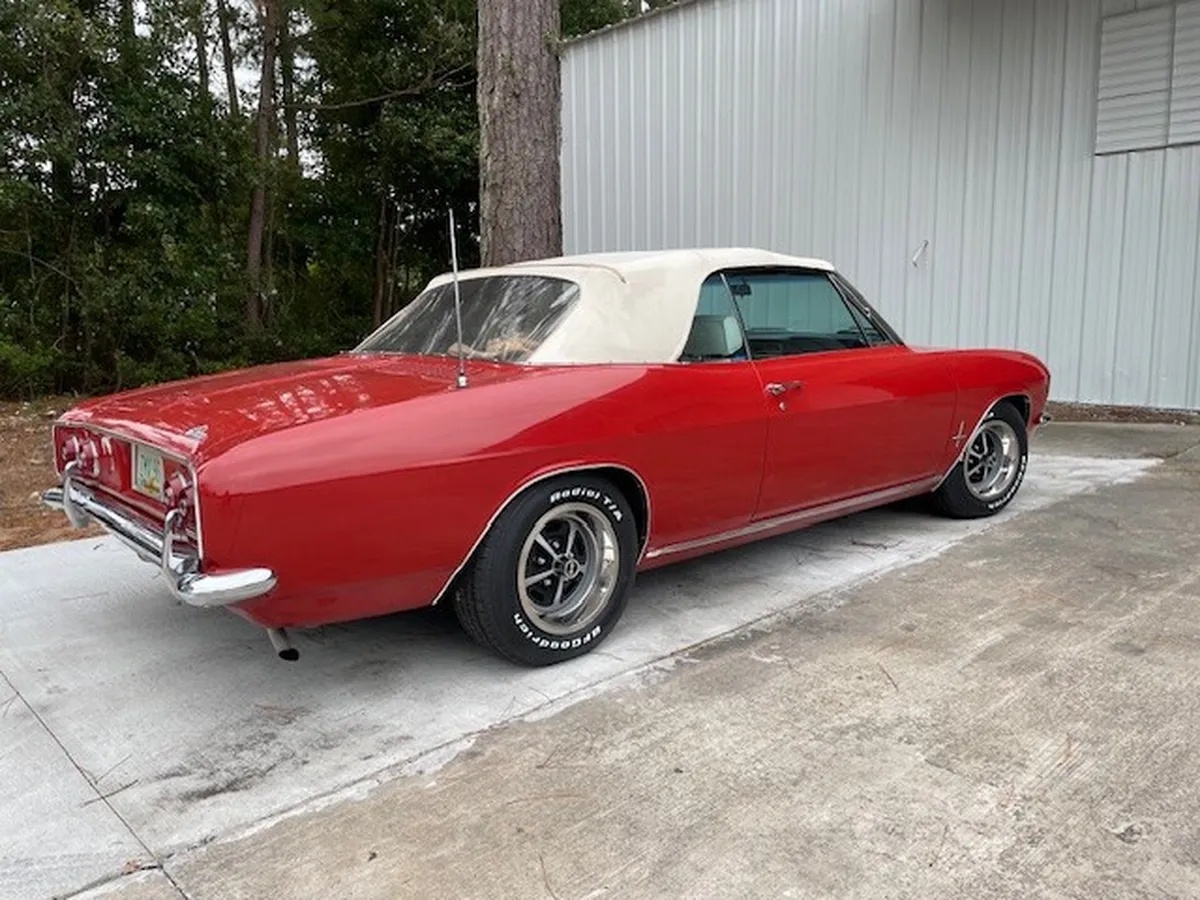 Chevrolet-Corvair-1966-Red-White