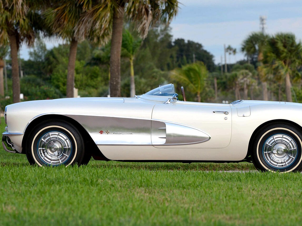 Chevrolet-Corvette-1957-Classic-Car-11