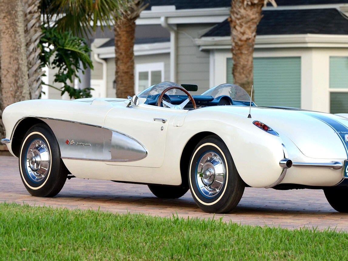Chevrolet-Corvette-1957-Classic-Car-12