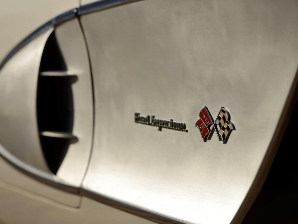 Chevrolet-Corvette-1957-Classic-Car-14