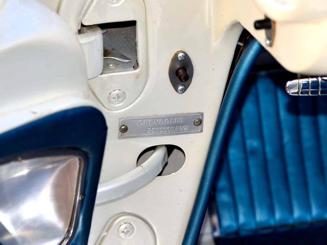 Chevrolet-Corvette-1957-Classic-Car-16