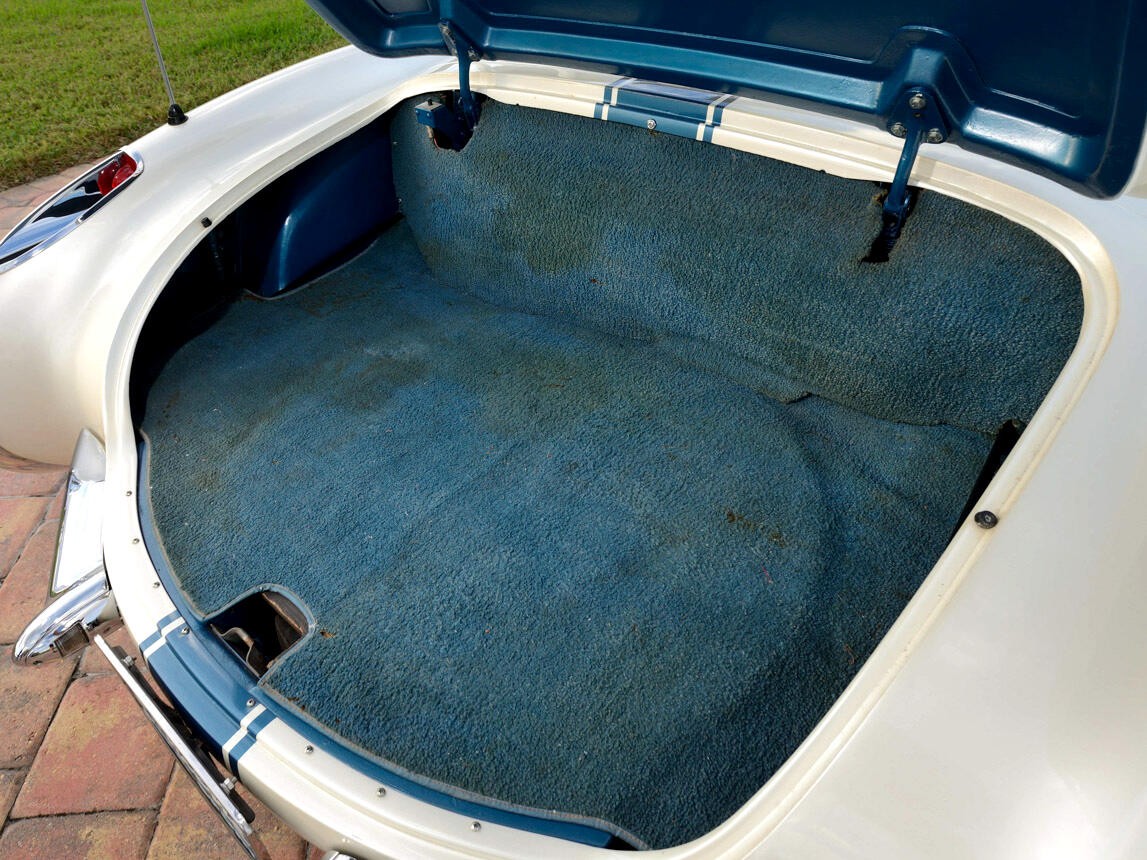 Chevrolet-Corvette-1957-Classic-Car-24