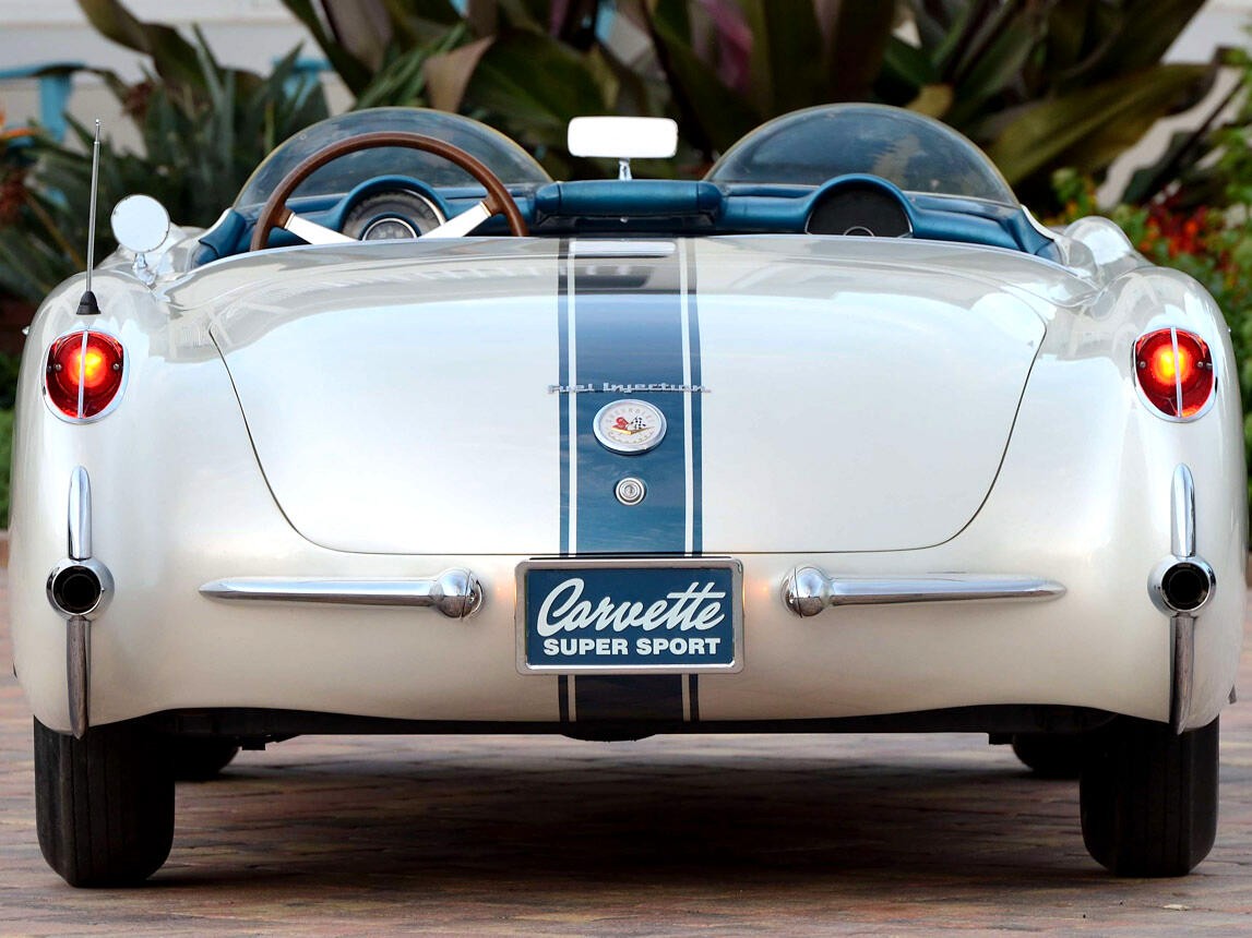 Chevrolet-Corvette-1957-Classic-Car-30