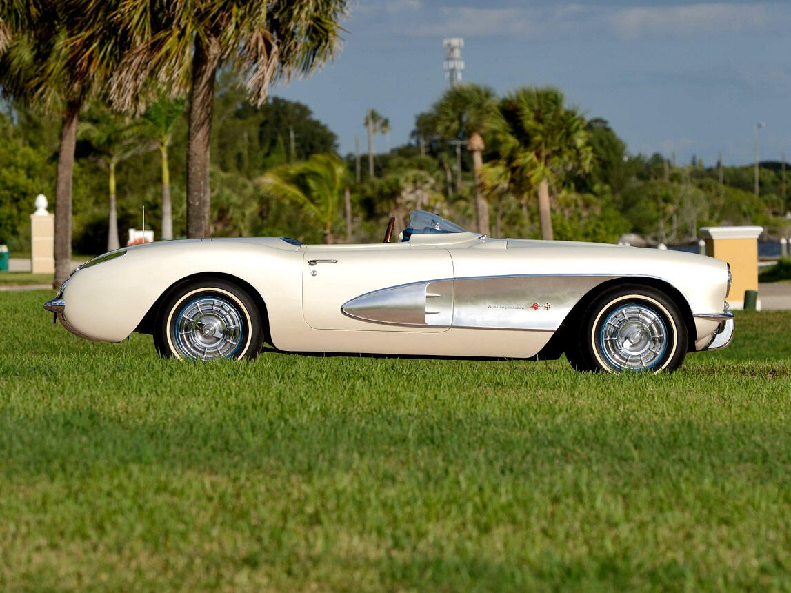 Chevrolet-Corvette-1957-Classic-Car-31