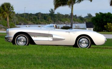 Chevrolet-Corvette-1957-Classic-Car-32
