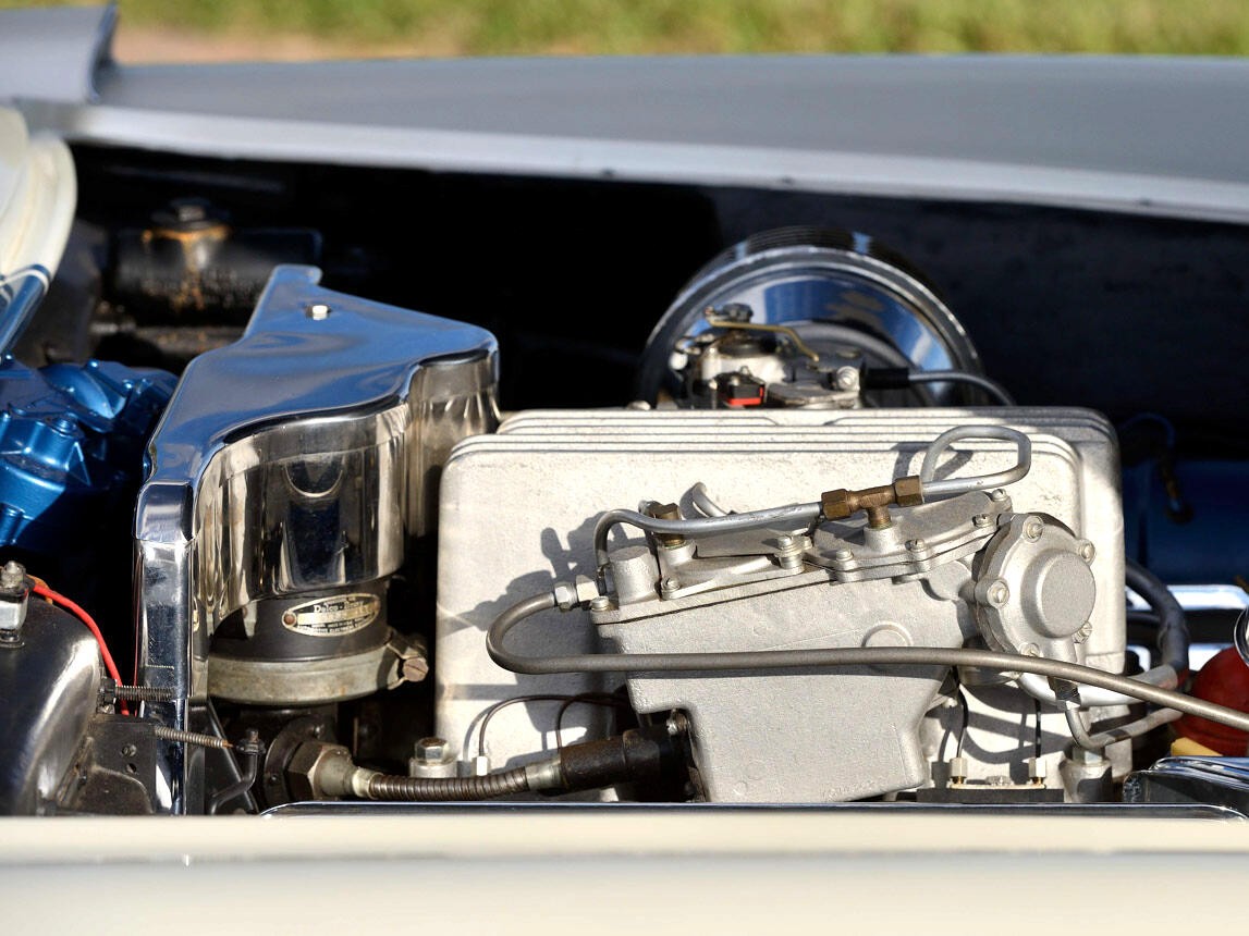Chevrolet-Corvette-1957-Classic-Car-39
