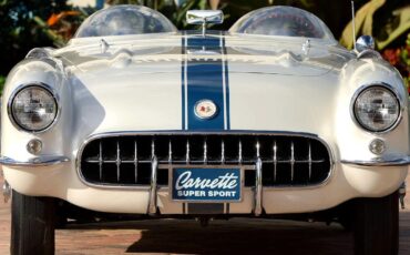 Chevrolet-Corvette-1957-Classic-Car-7