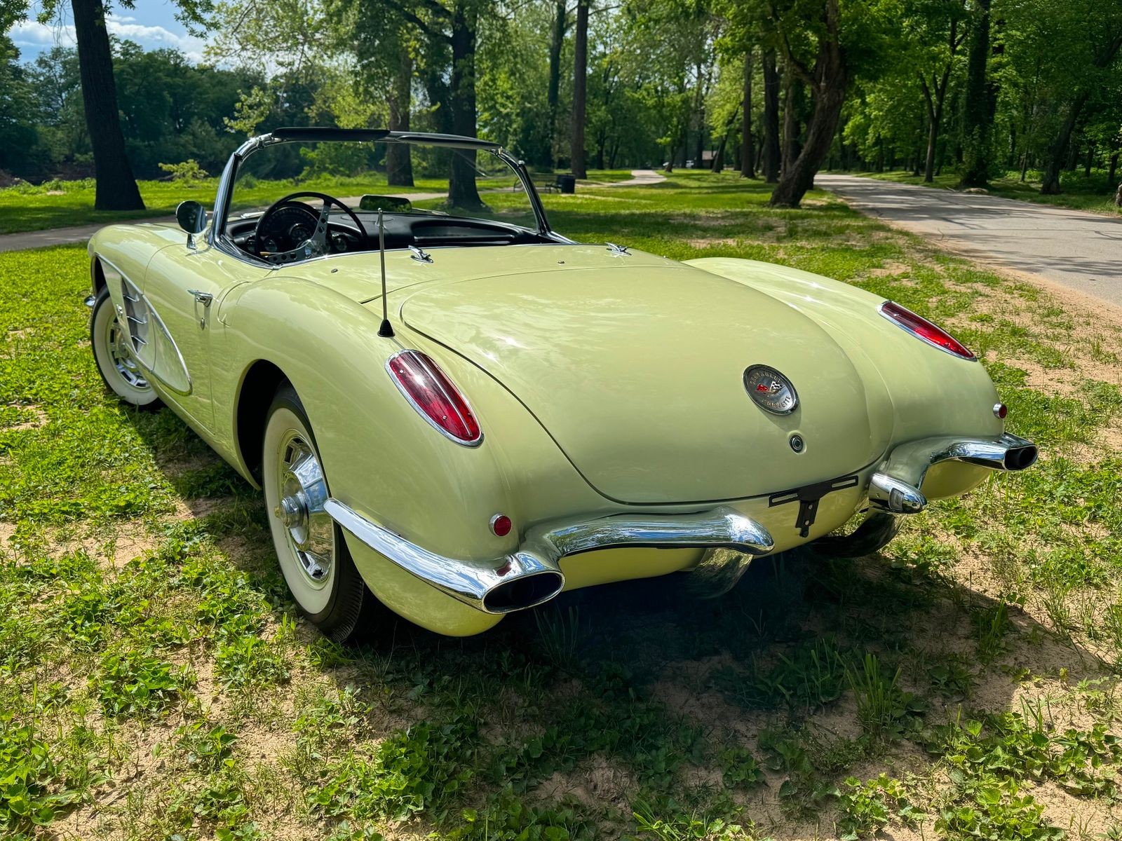 Chevrolet-Corvette-1959-Convertible-3