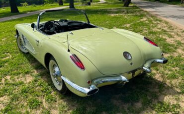 Chevrolet-Corvette-1959-Convertible-4