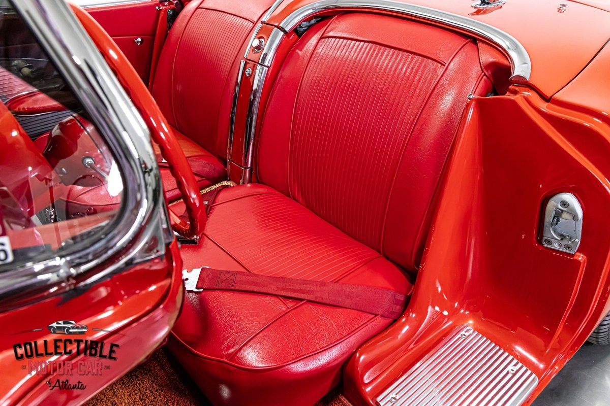 Chevrolet-Corvette-1961-4