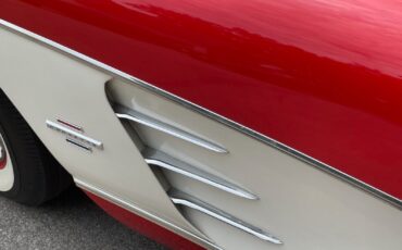 Chevrolet-Corvette-1961-Convertible-11