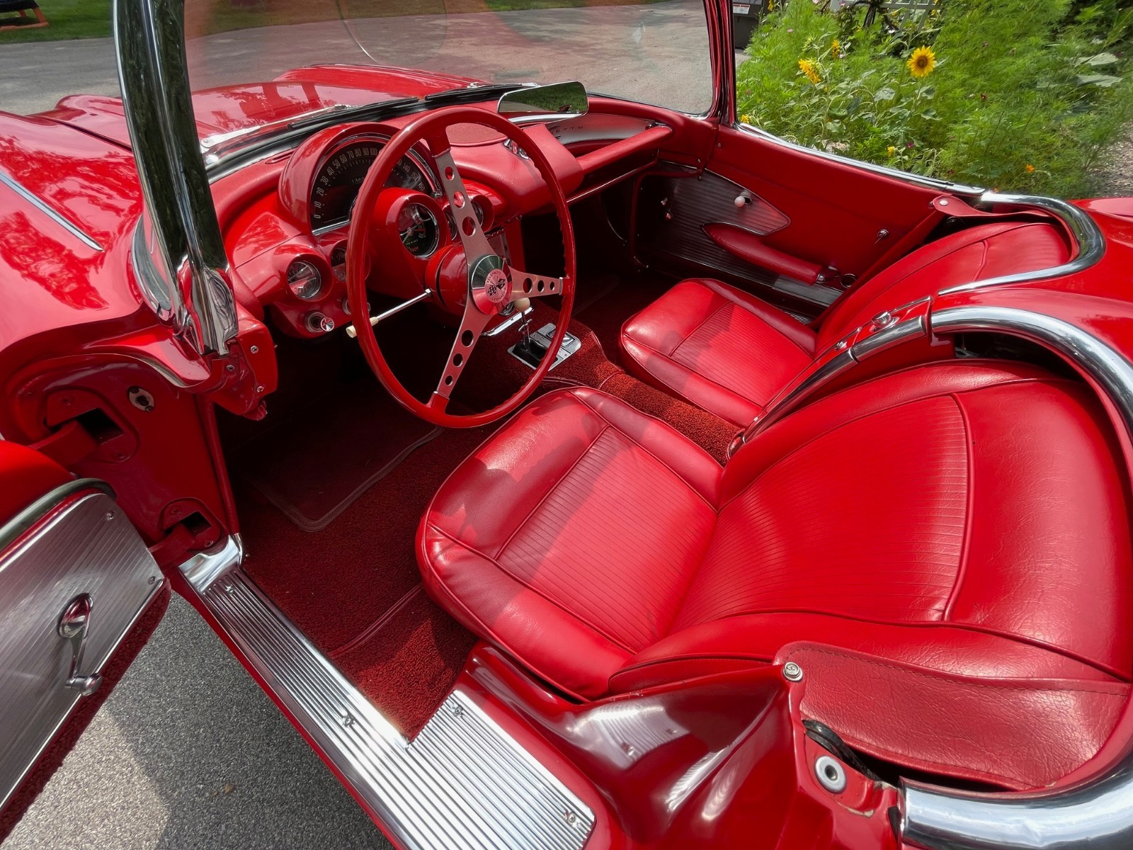 Chevrolet-Corvette-1961-Convertible-12