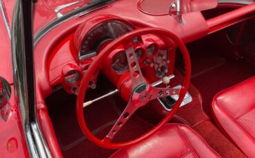 Chevrolet-Corvette-1961-Convertible-2