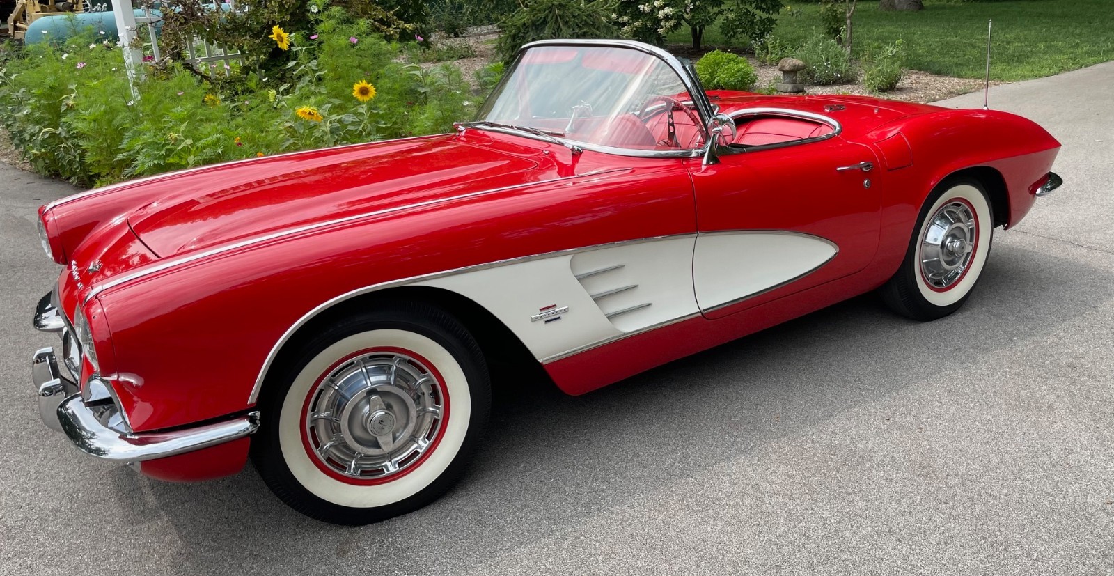 Chevrolet-Corvette-1961-Convertible-22