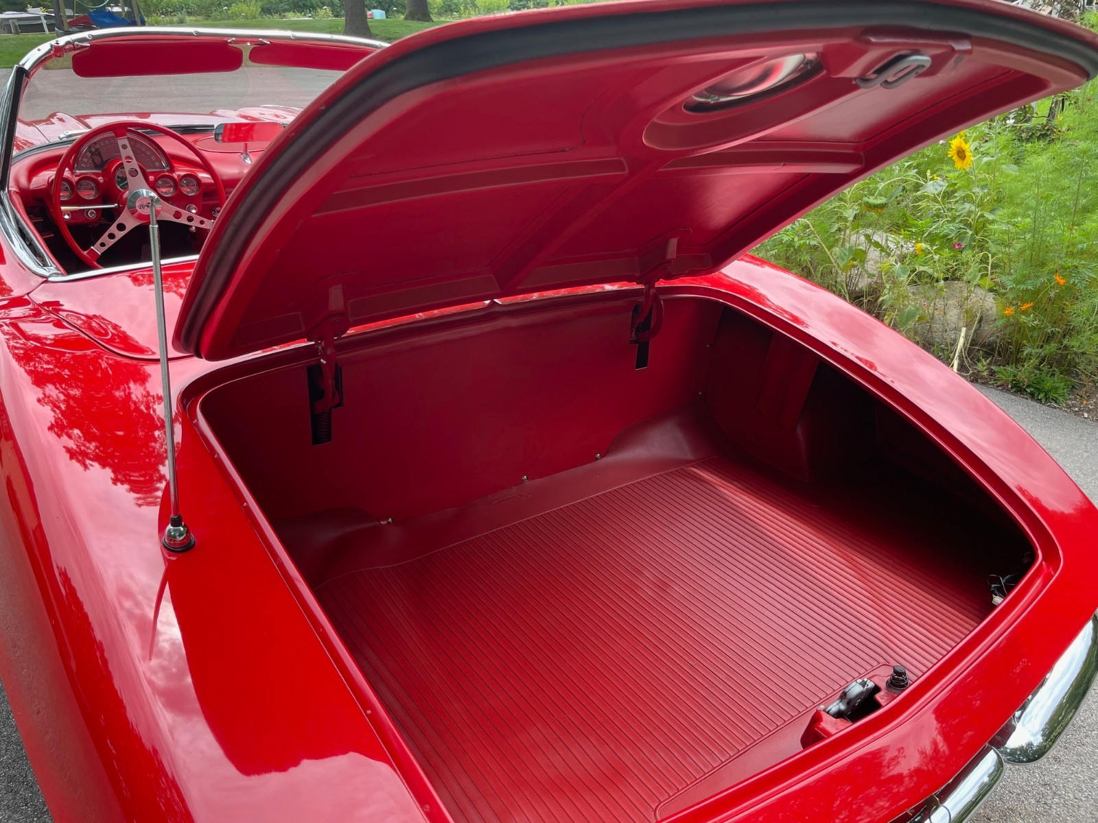 Chevrolet-Corvette-1961-Convertible-23