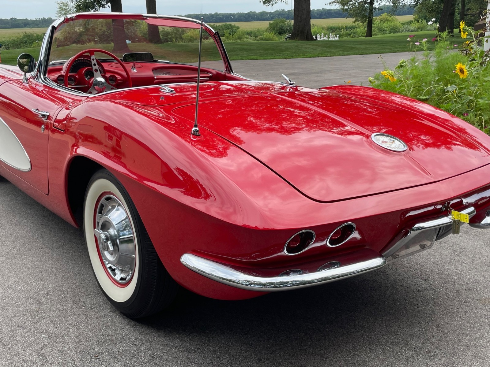 Chevrolet-Corvette-1961-Convertible-29