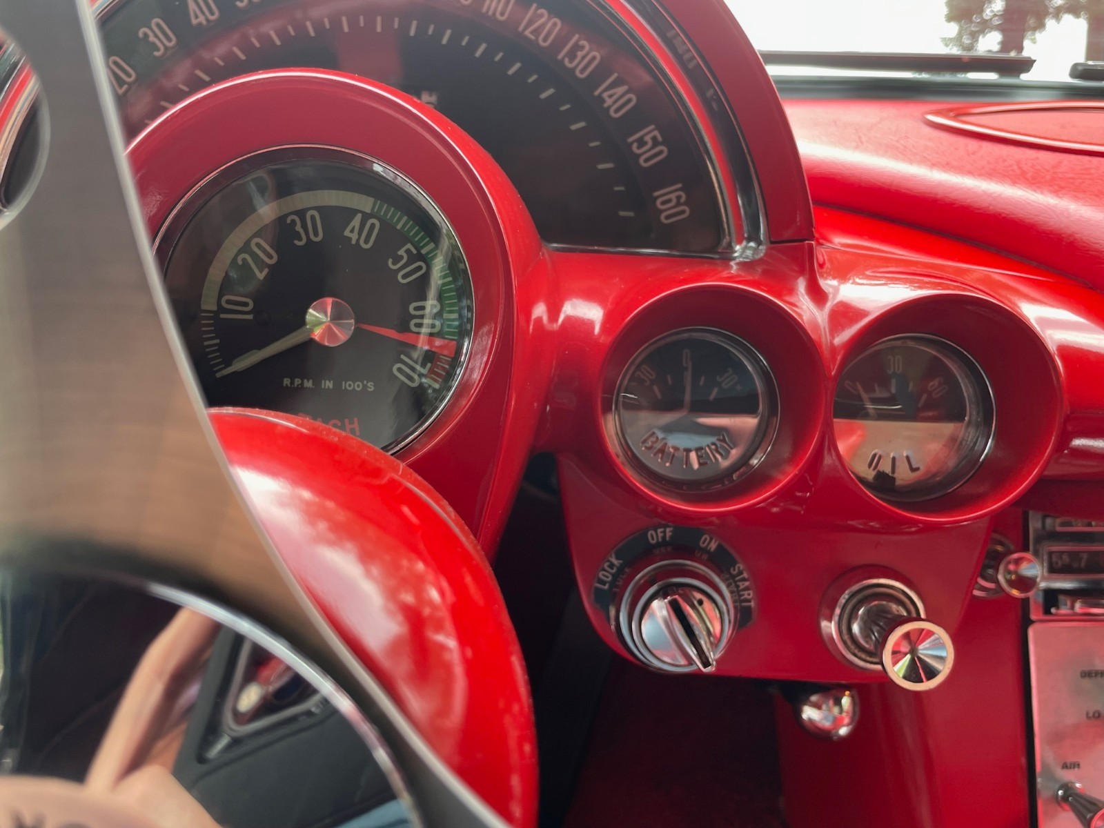 Chevrolet-Corvette-1961-Convertible-30
