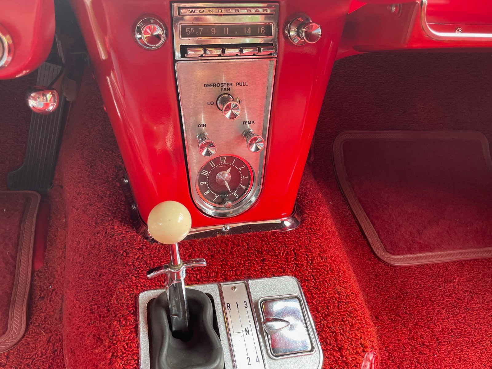Chevrolet-Corvette-1961-Convertible-31